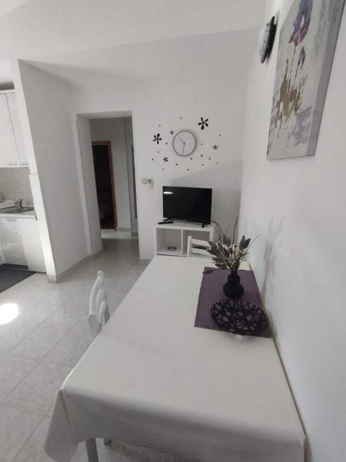 Apartmani Lucica เยเซรา ภายนอก รูปภาพ